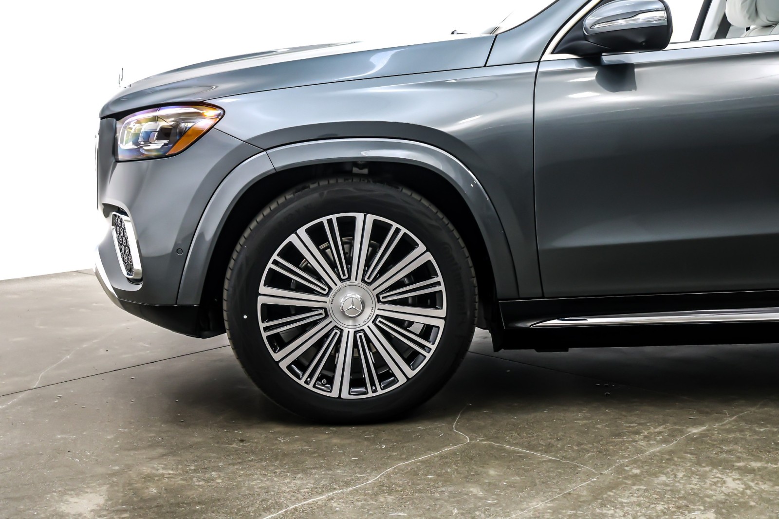 New 2026 Selenite Grey Metallic Mercedes-Benz Maybach GLS 600 image 10