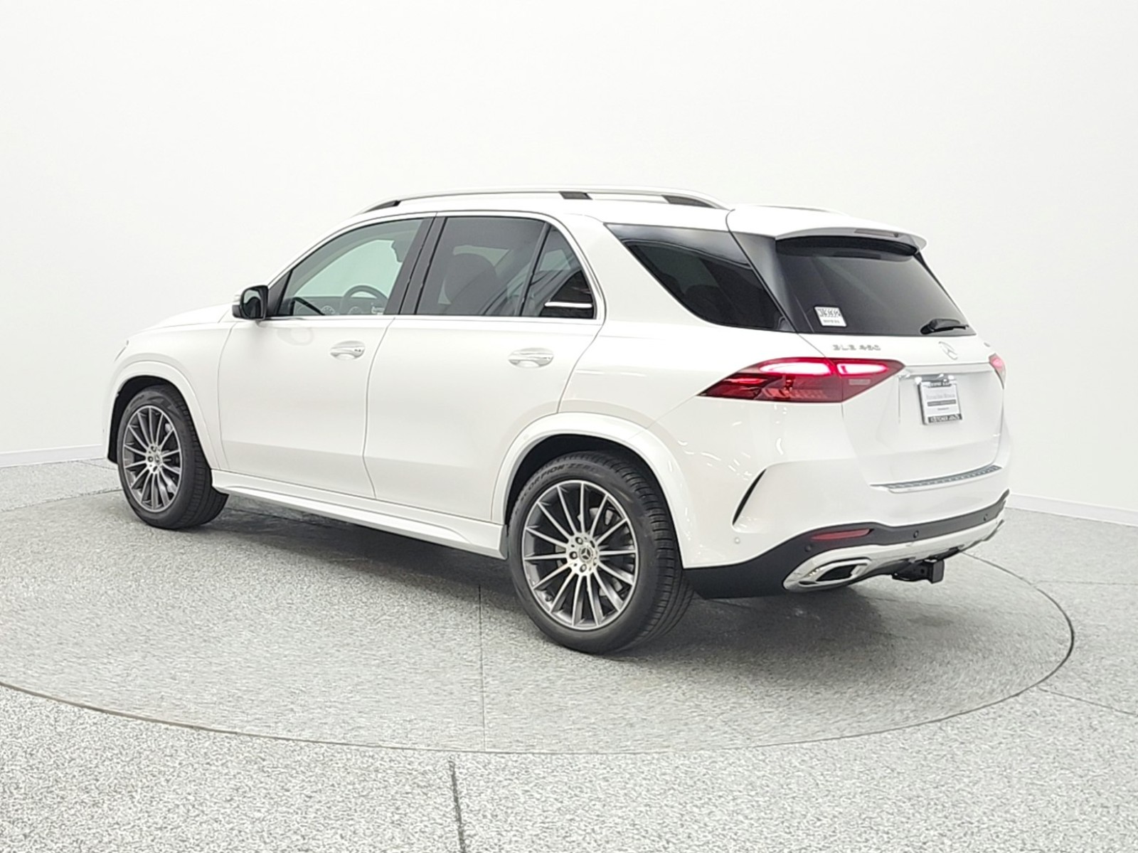 New 2026 MANUFAKTUR Moonlight White Metallic Mercedes-Benz GLE 450 image 7