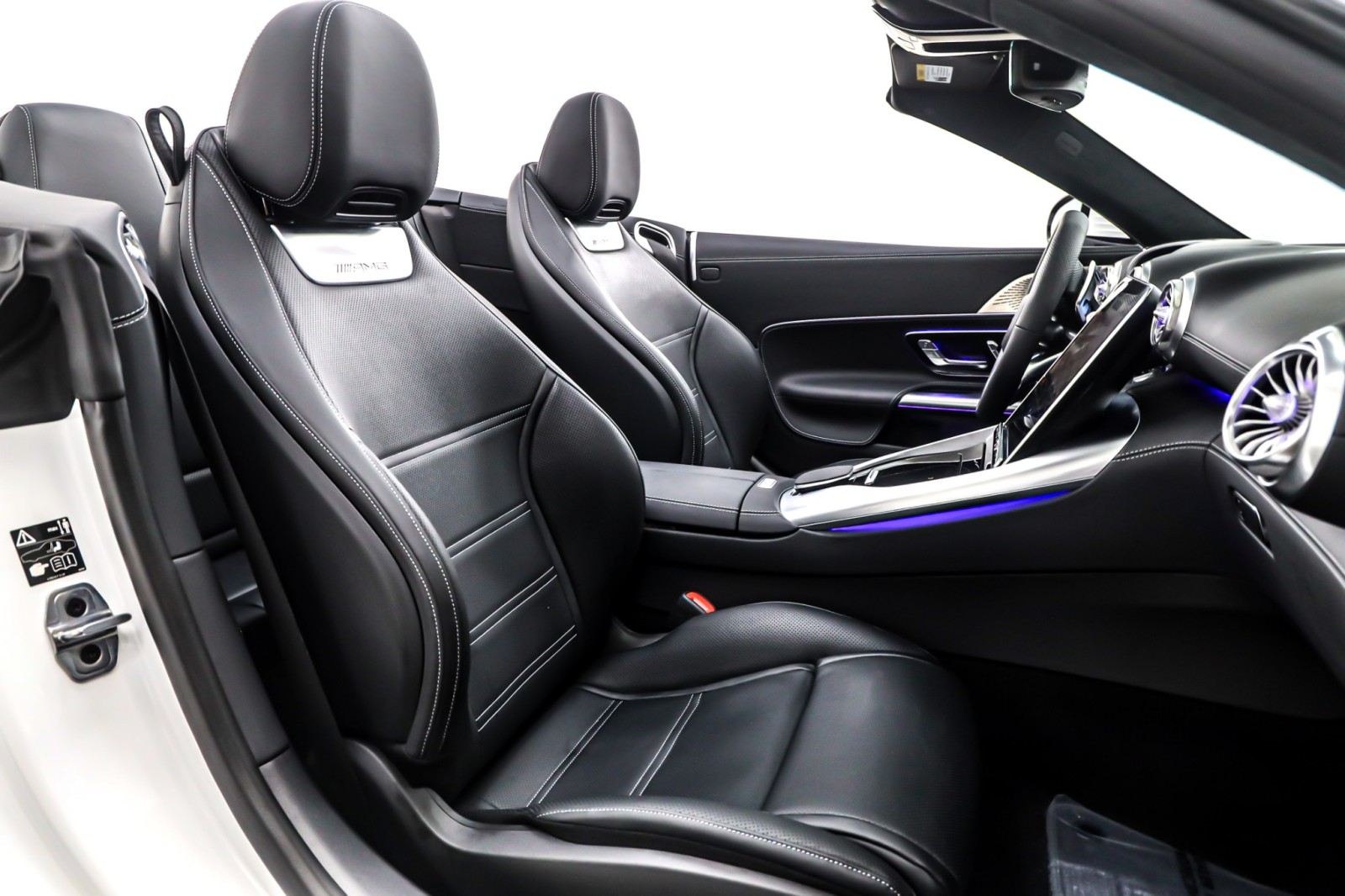 New 2025 MANUFAKTUR Moonlight White Metallic Mercedes-Benz AMG® SL 63 S E Performance Roadster image 8