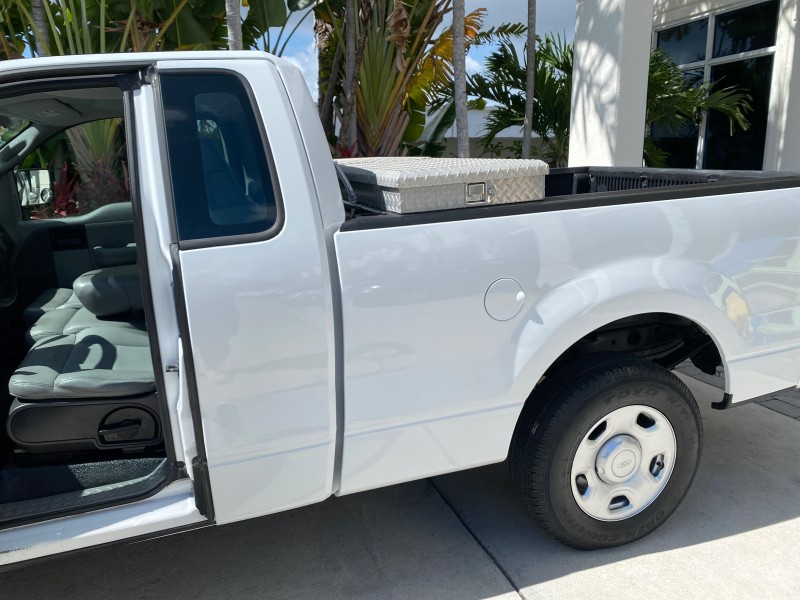 2005 Ford F-150 PU STX LOW MILES 18,931 in , 