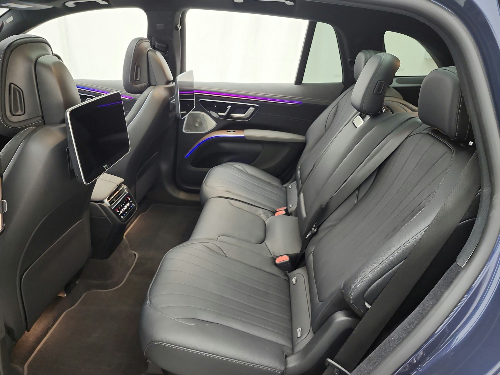 Used 2023 Twilight Blue Metallic Mercedes-Benz EQS 580 4MATIC® SUV image 16