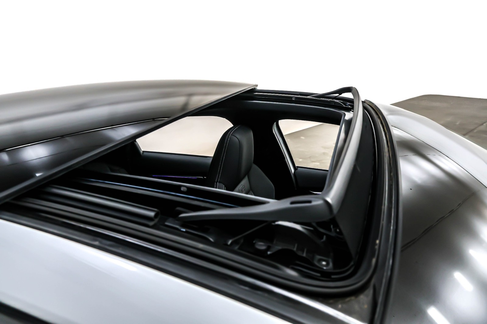 Used 2025 Glacier White Metallic Audi Premium Plus 2.0 TFSI quattro image 22