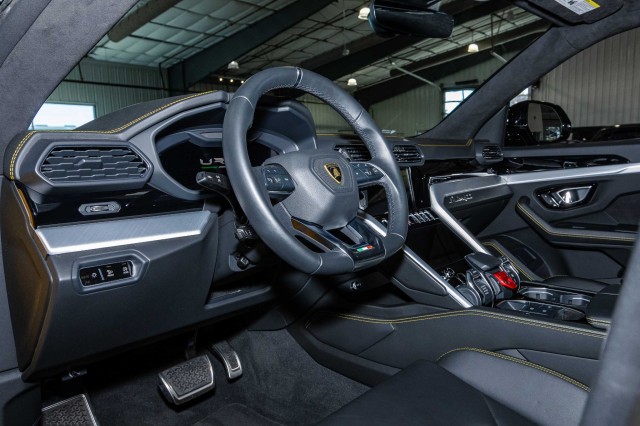 Used Car 2022 Lamborghini Urus  For Sale Under $230,000 In Boerne, Texas