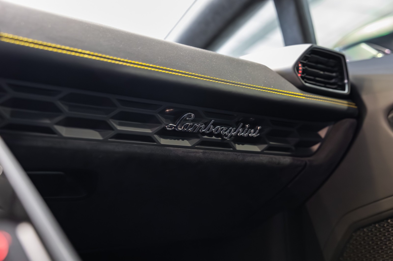 Used Car 2016 Lamborghini Huracan  Lp 580-2 - Lifting System + - $242,395 Msrp - Giano Wheels For Sale Under $240,000 In Boerne, Texas