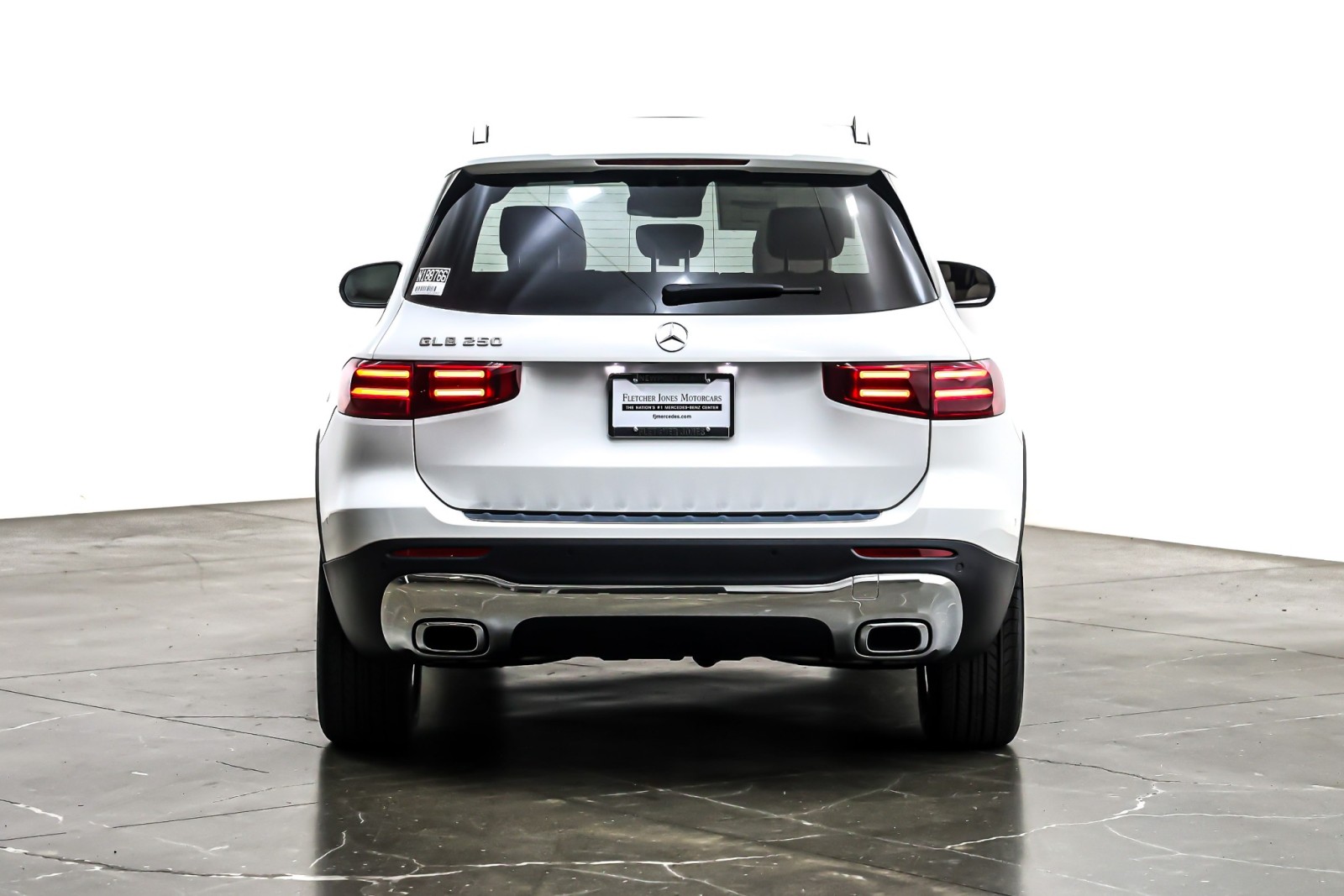 New 2026 Polar White Mercedes-Benz GLB 250 image 3