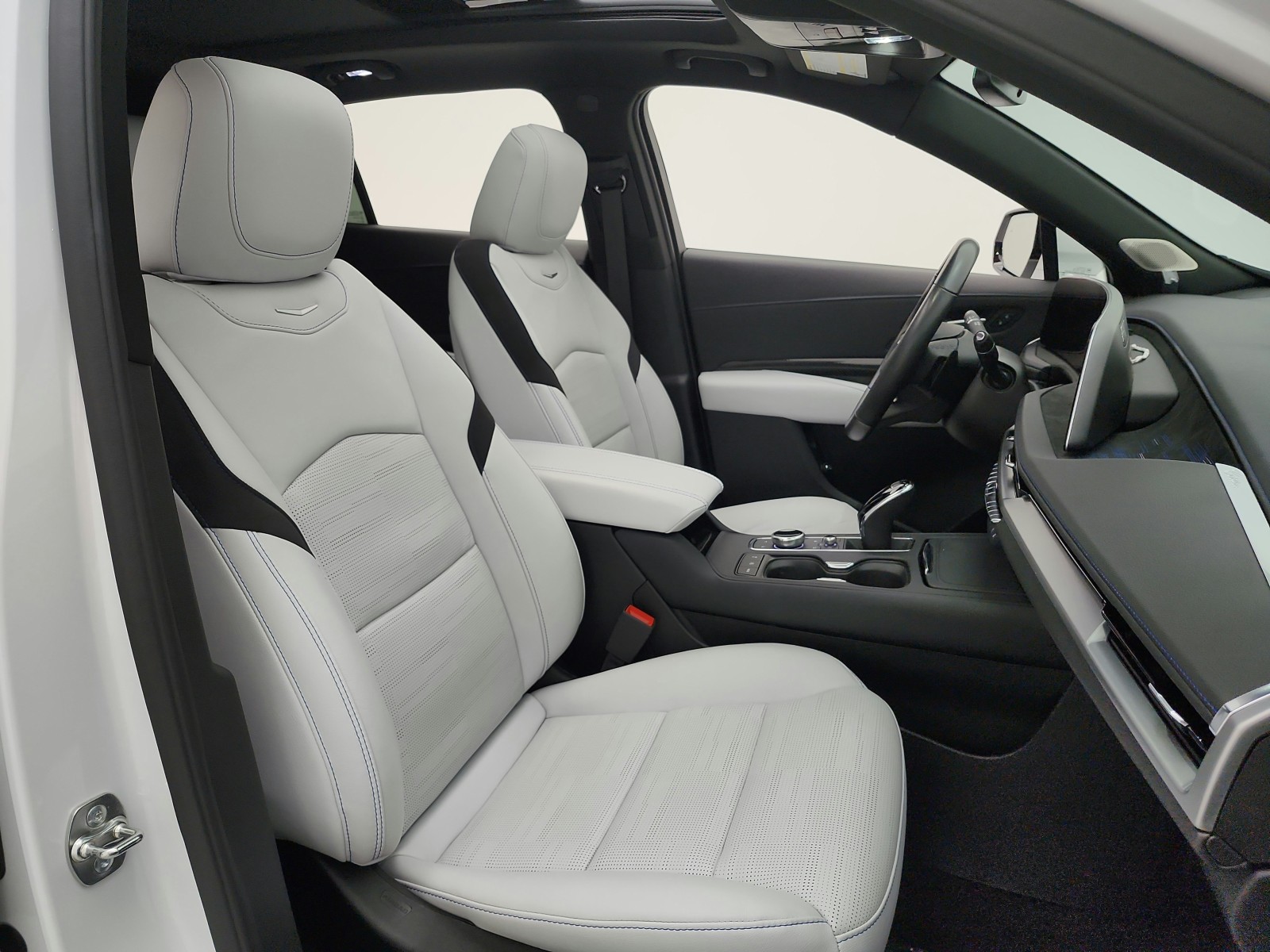 Used 2025 Crystal White Tricoat Cadillac FWD 4dr Sport image 18