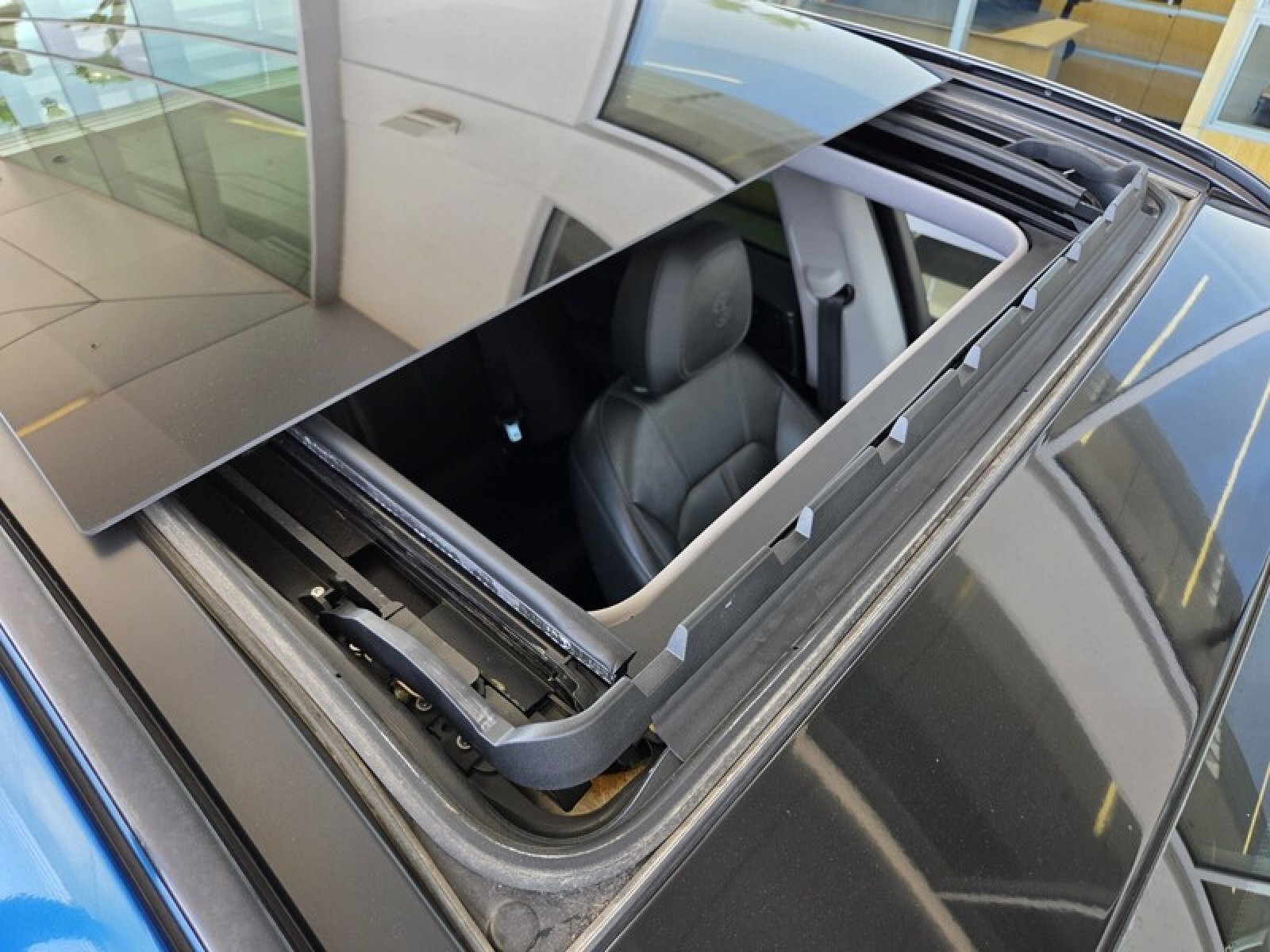 Used 2019 BLUE Alfa Romeo  image 22