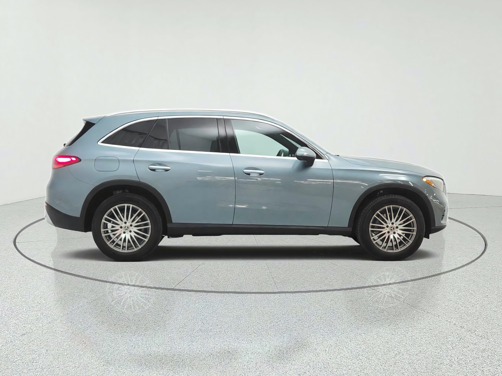 New 2026 Verde Silver Metallic Mercedes-Benz GLC 300 4MATIC® SUV image 4
