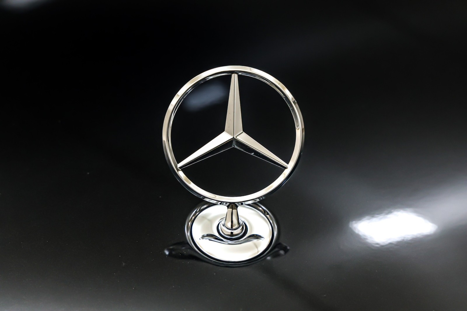 New 2026 Obsidian Black Metallic Mercedes-Benz S 580 image 13