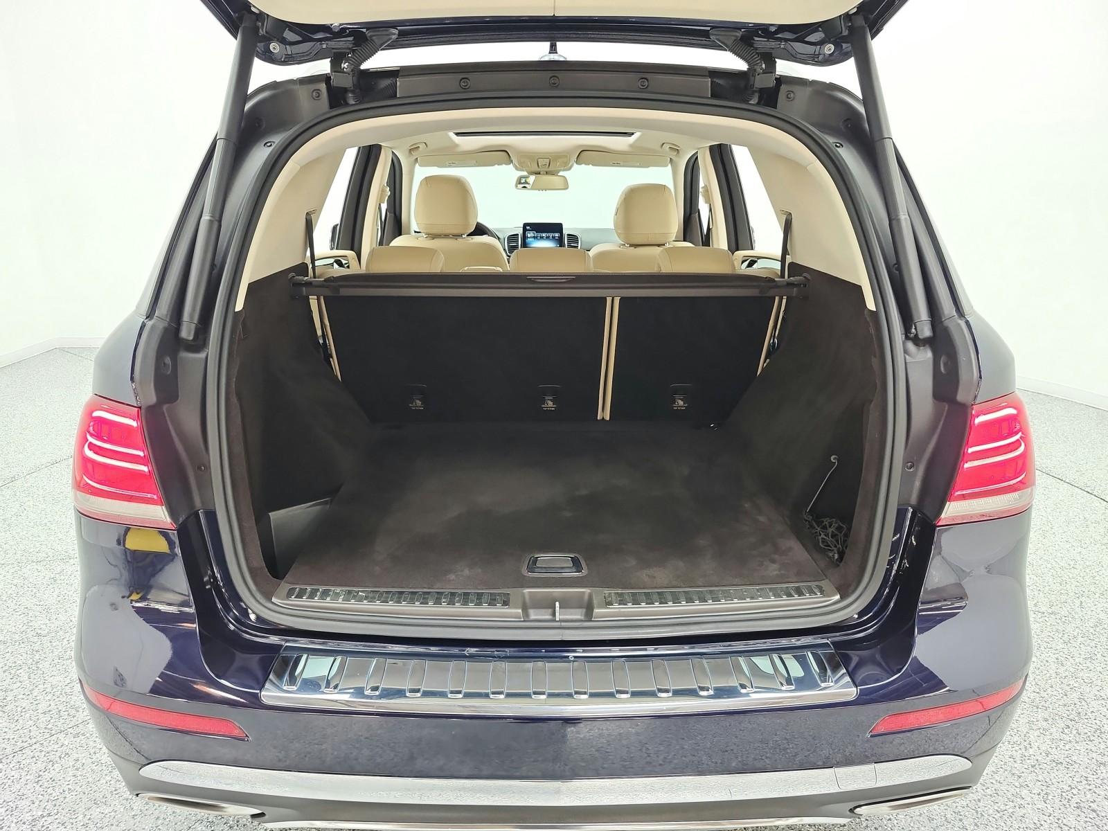 Used 2016 Lunar Blue Metallic Mercedes-Benz 4MATIC® 4dr GLE 350 image 19