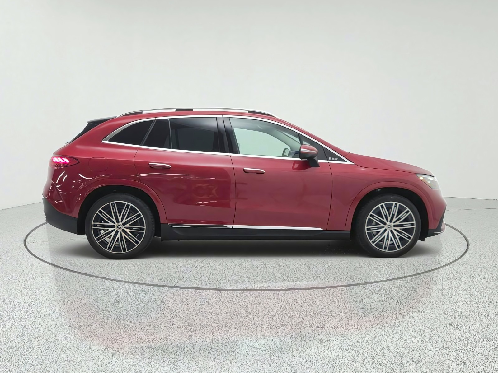 New 2027 MANUFAKTUR Patagonia Red Metallic Mercedes-Benz EQE 320+ SUV image 4