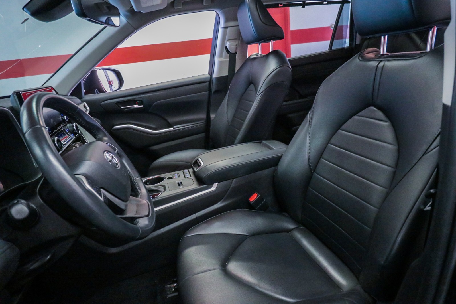 Used Car 2022 Toyota Highlander  Xle For Sale Under $35,000 In Austin, Texas