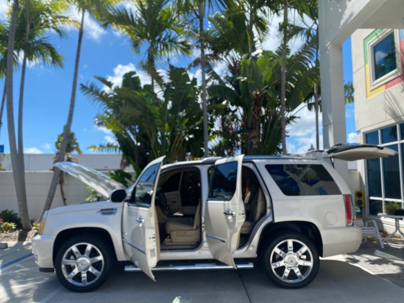 2013 Cadillac Escalade Luxury 1 OWNER LOW MILES 70,251 in ,