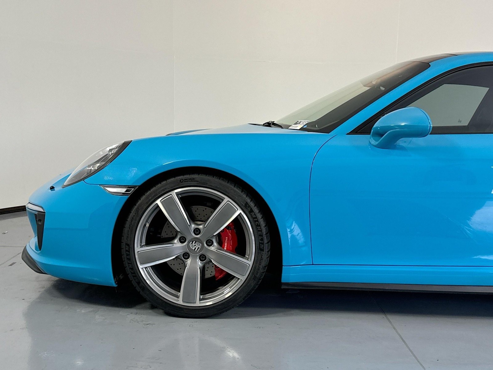 2017 Porsche 911 Carrera 4S 32