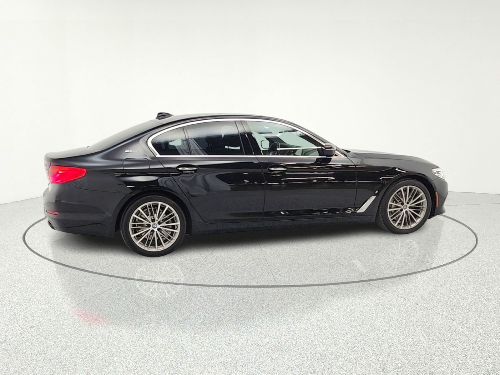 Used 2018 Jet Black BMW 530e iPerformance Plug-In Hybrid image 4