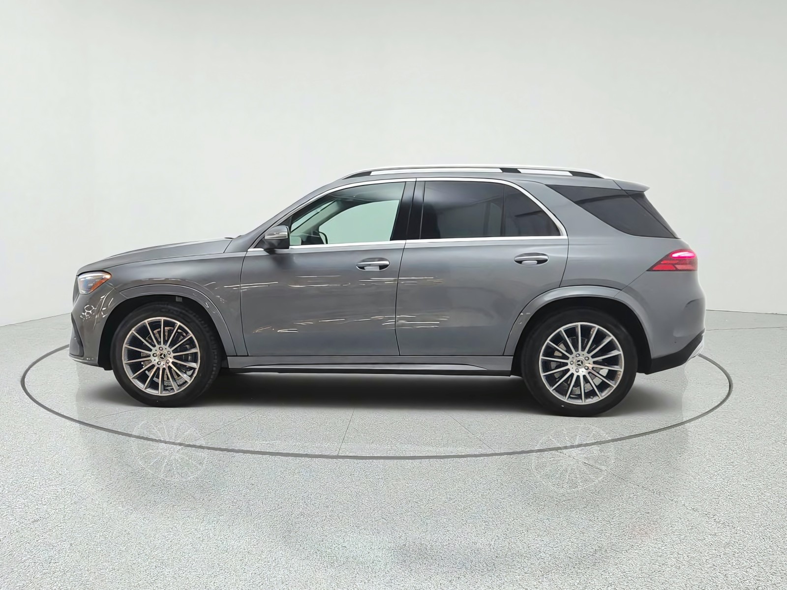 New 2026 Selenite Grey Metallic Mercedes-Benz GLE 450 4MATIC® SUV image 8