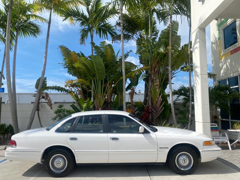 1995 Ford Crown Victoria LOW MILES 43,331 in , 