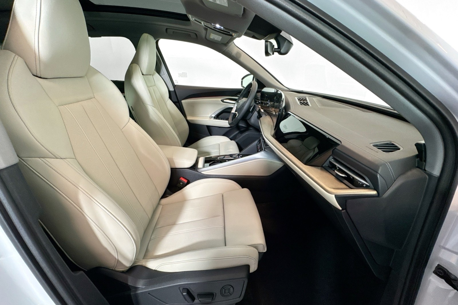 New 2025 Glacier White Metallic Audi Premium Plus 2.0 TFSI quattro image 25