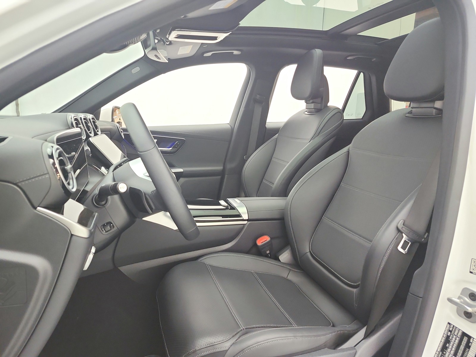 Certified Used 2025 Polar White Mercedes-Benz GLC 300 SUV image 17