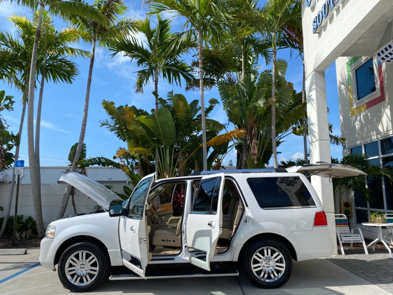 2010 Lincoln Navigator 4WD SUNROOF LOW MILES 31,209 in , 