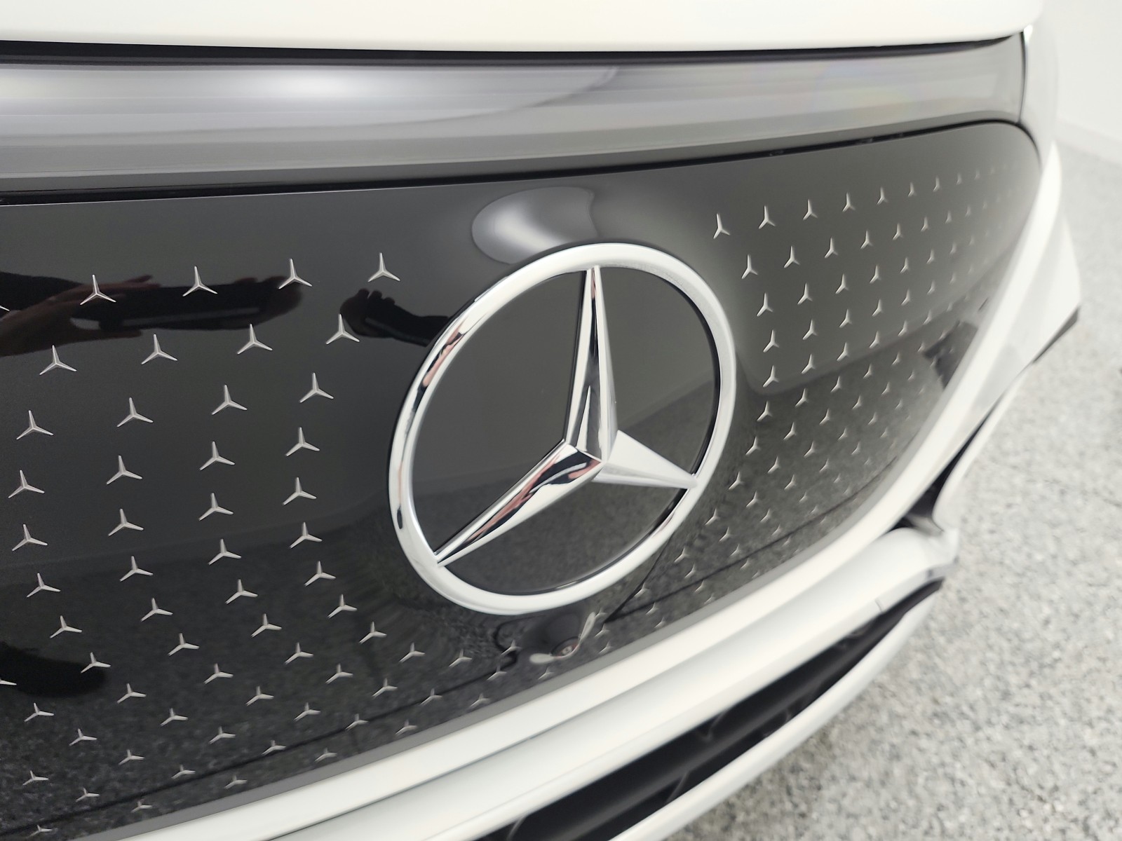 New 2026 Polar White Mercedes-Benz EQE 320+ image 12