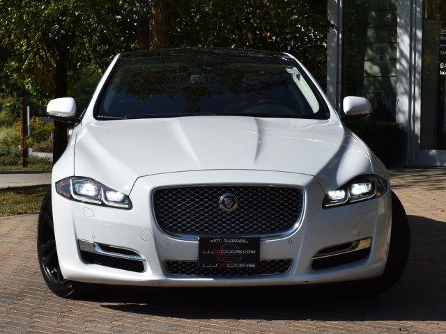 2017 Jaguar XJ Navi Leather Moonroof Blind Spot Heated Front Seats Rear Camera MSRP $90,321 7