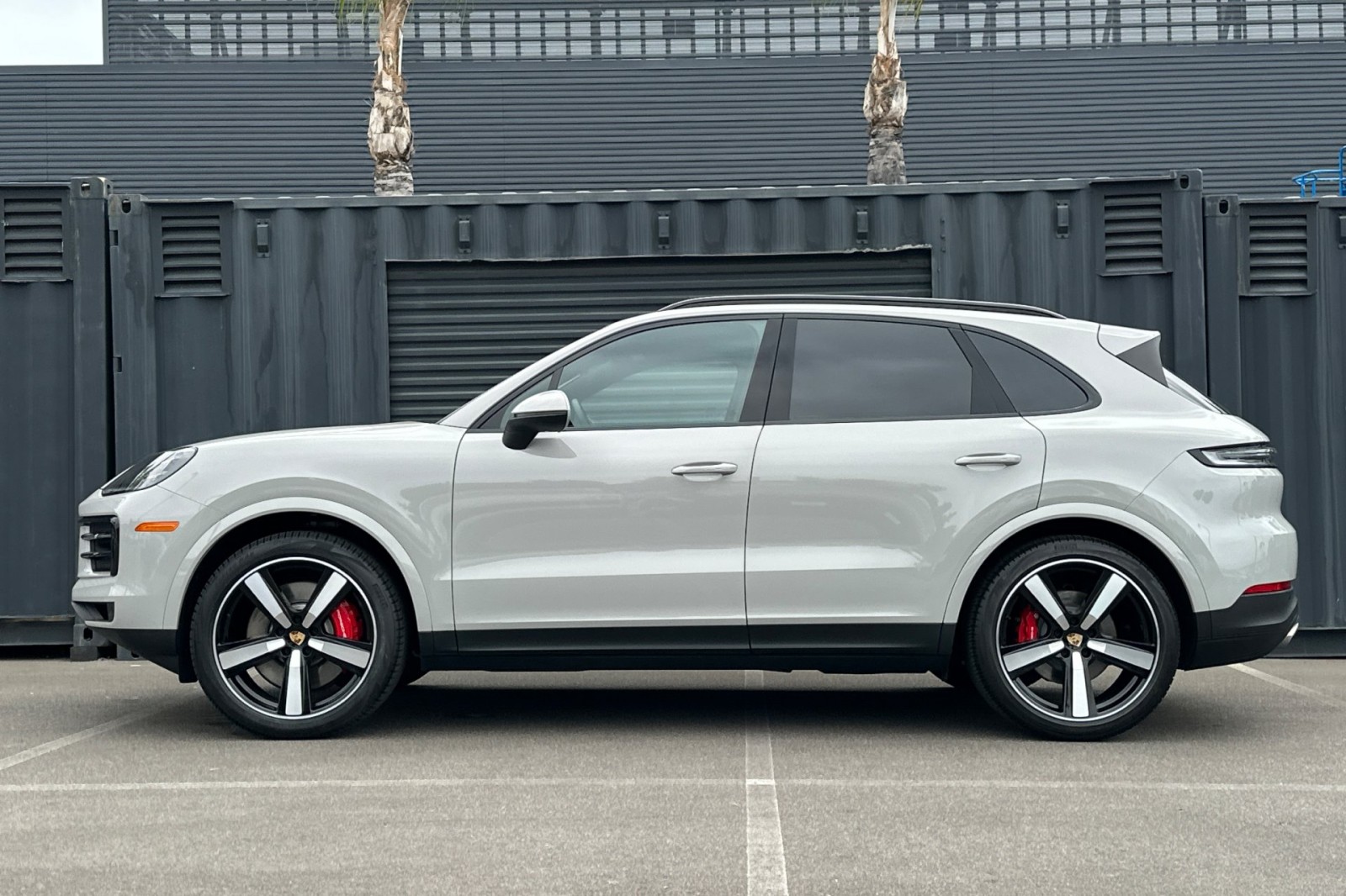 View vehicle photo 2