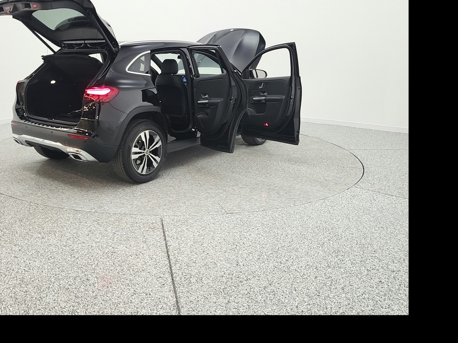 Certified Used 2025 Night Black Mercedes-Benz GLA 250 SUV image 5