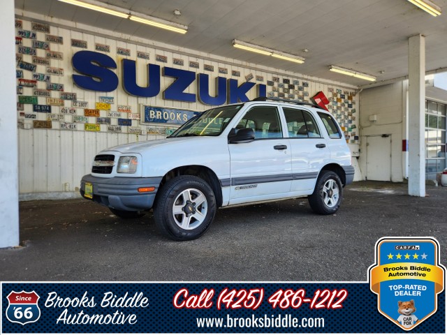 White 2002 Chevrolet Tracker 4-Door 4WD SUV / Crossover Four-Wheel Drive Automatic
