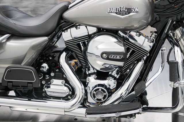 2016 Harley Davidson FLHR Road King  16