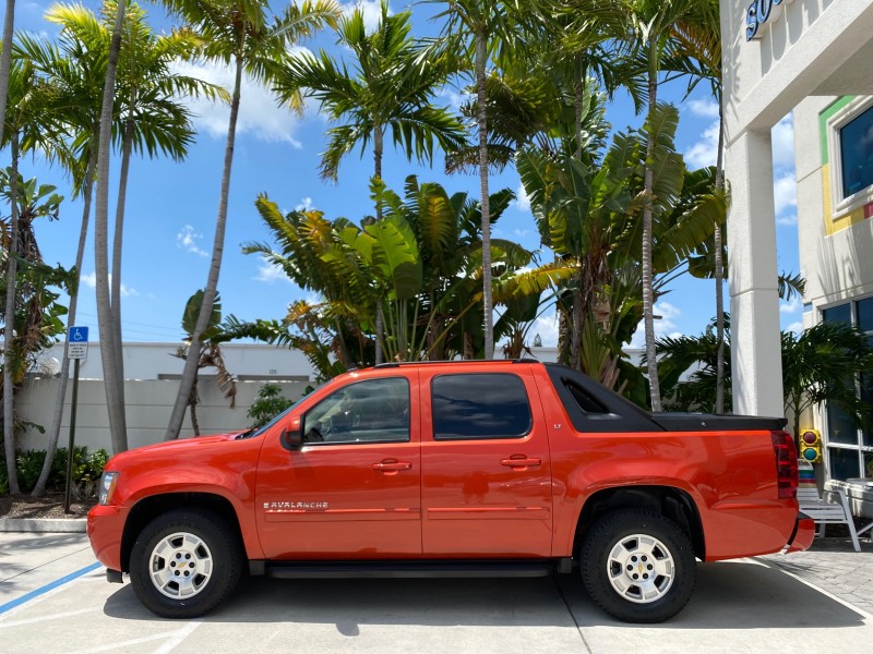 2009 Chevrolet Avalanche LT PU LOW MILES 58,696 in ,