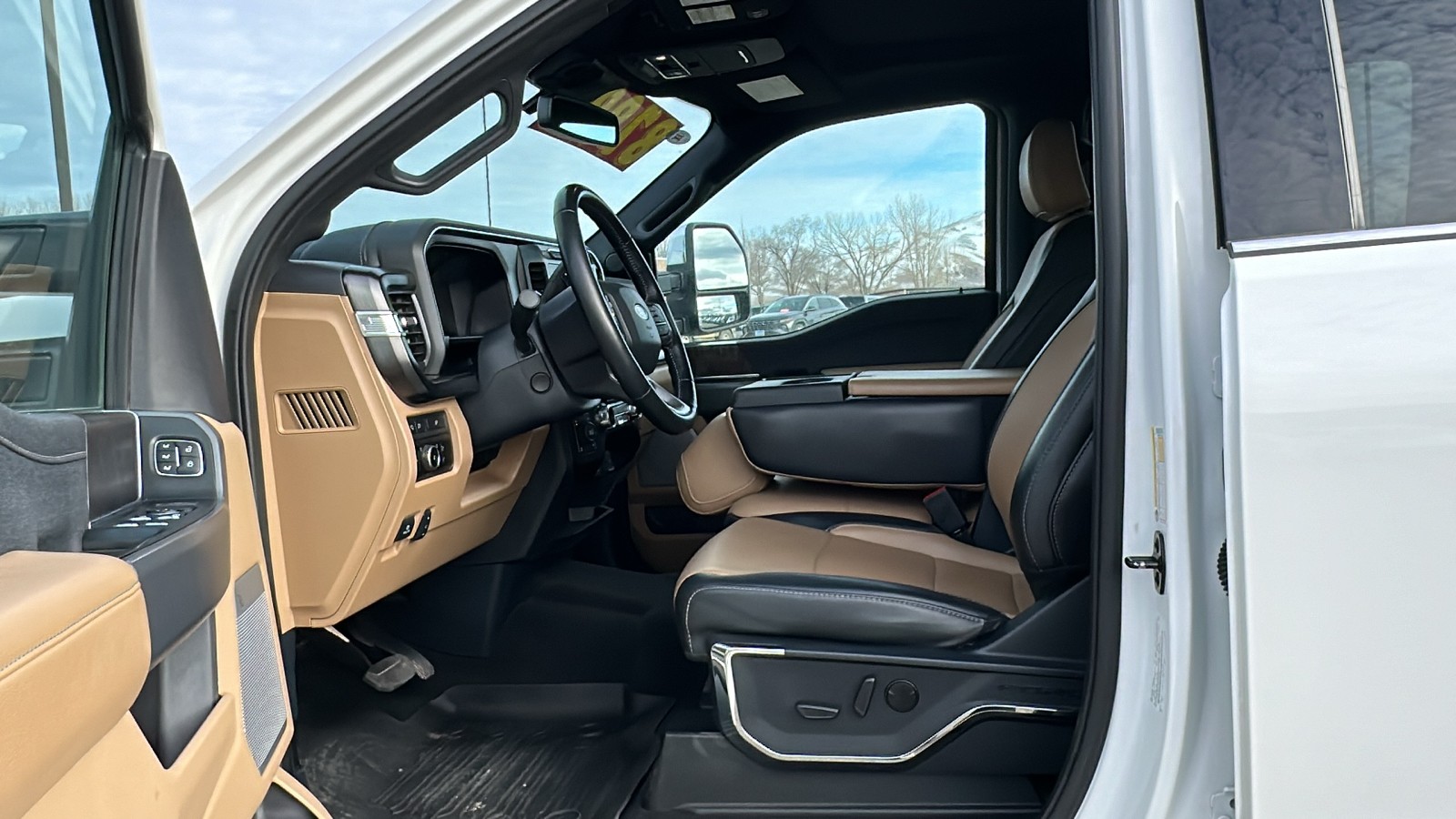 2023 Ford Super Duty F-250 LARIAT 28