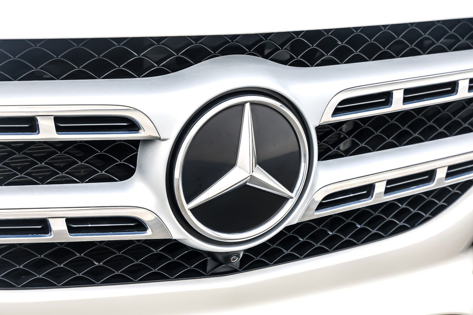 Used 2022 Polar White Mercedes-Benz GLS 450 4MATIC® SUV image 13