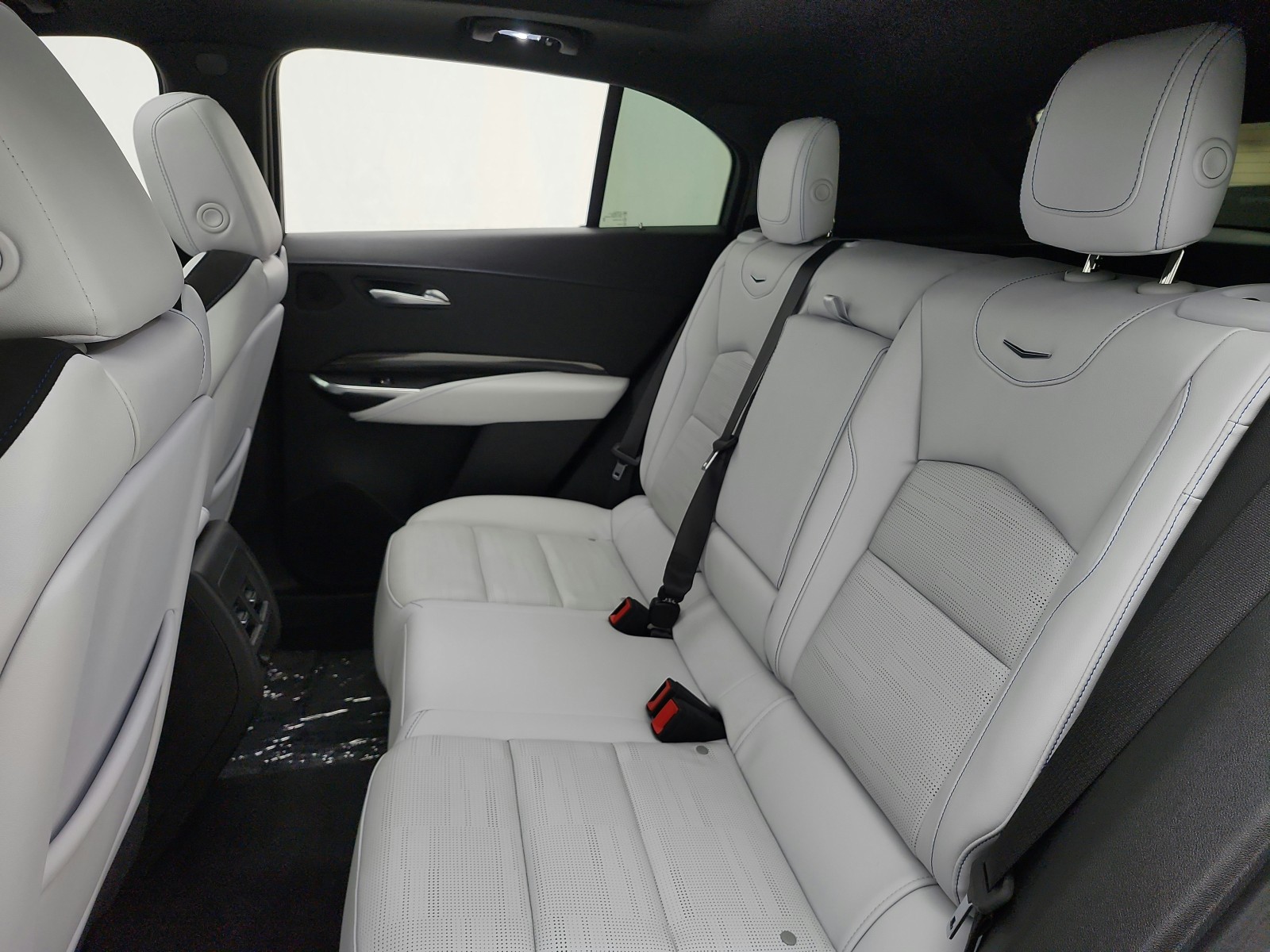 Used 2025 Crystal White Tricoat Cadillac FWD 4dr Sport image 15