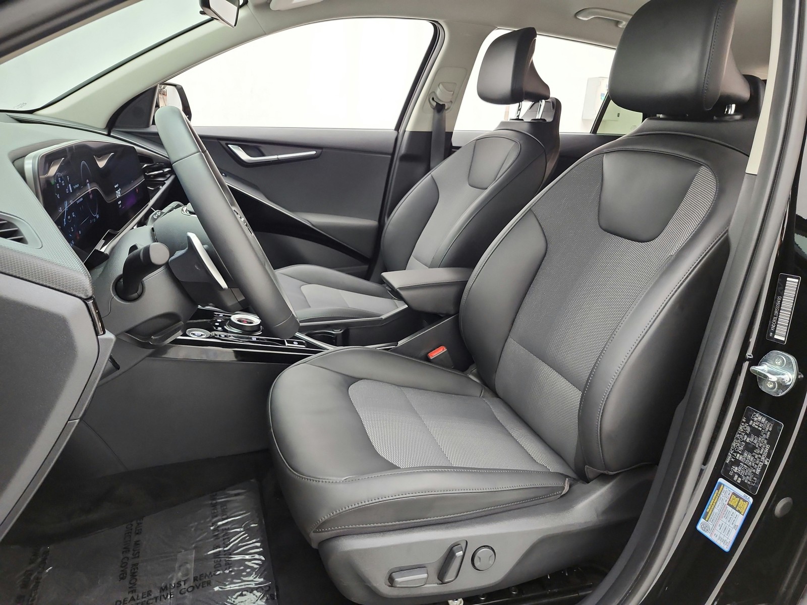 Used 2024 Aurora Black Kia Wind image 13