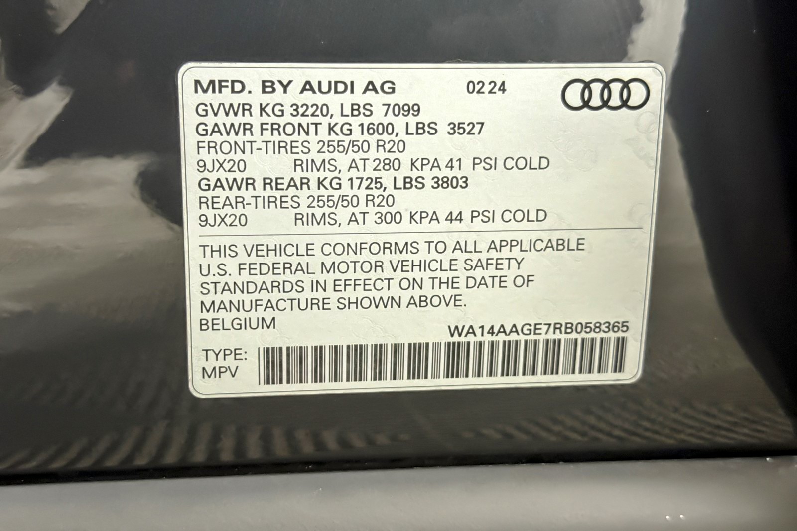 Used 2024 Manhattan Gray Metallic Audi Premium quattro image 28