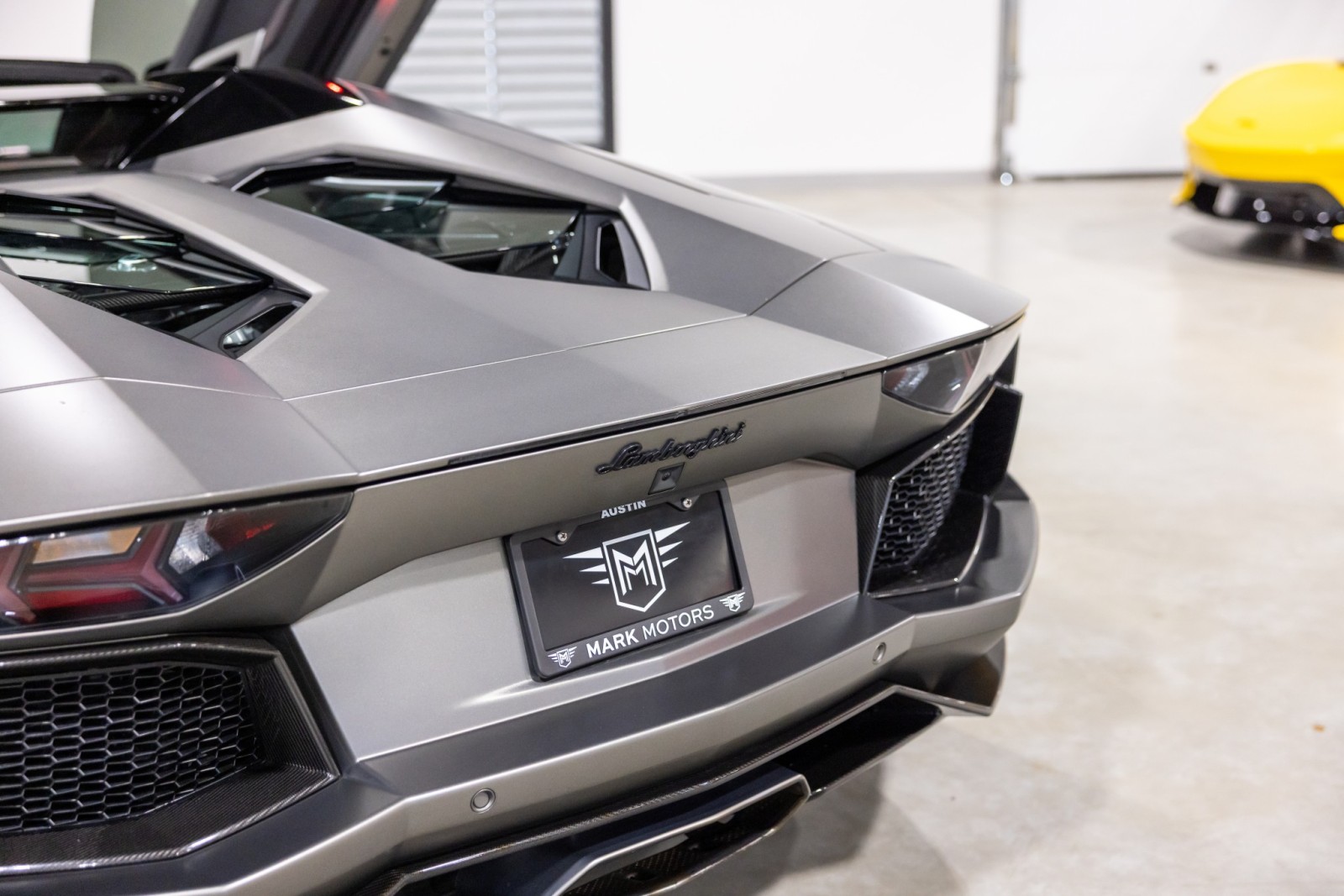 2015 Lamborghini Aventador Roadster LP 700-4 photo 21