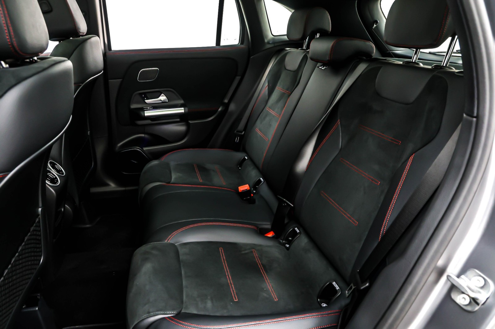 New 2026 MANUFAKTUR Mountain Grey Magno Mercedes-Benz AMG® GLA 35 image 8