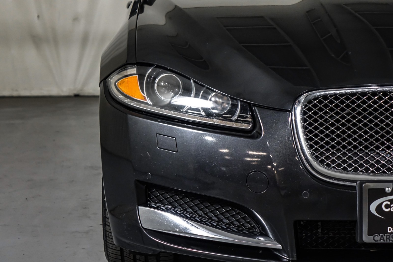 2015 Jaguar XF V6 Sport 36