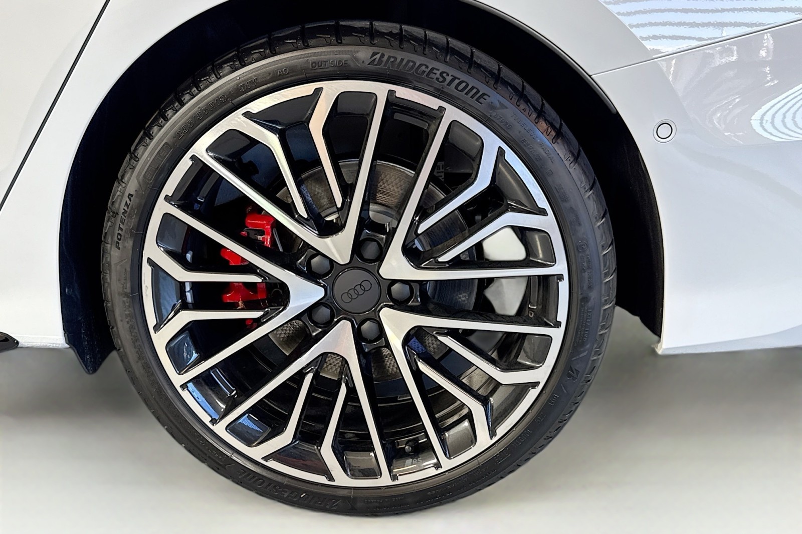 New 2026 Glacier White Metallic Audi quattro image 29