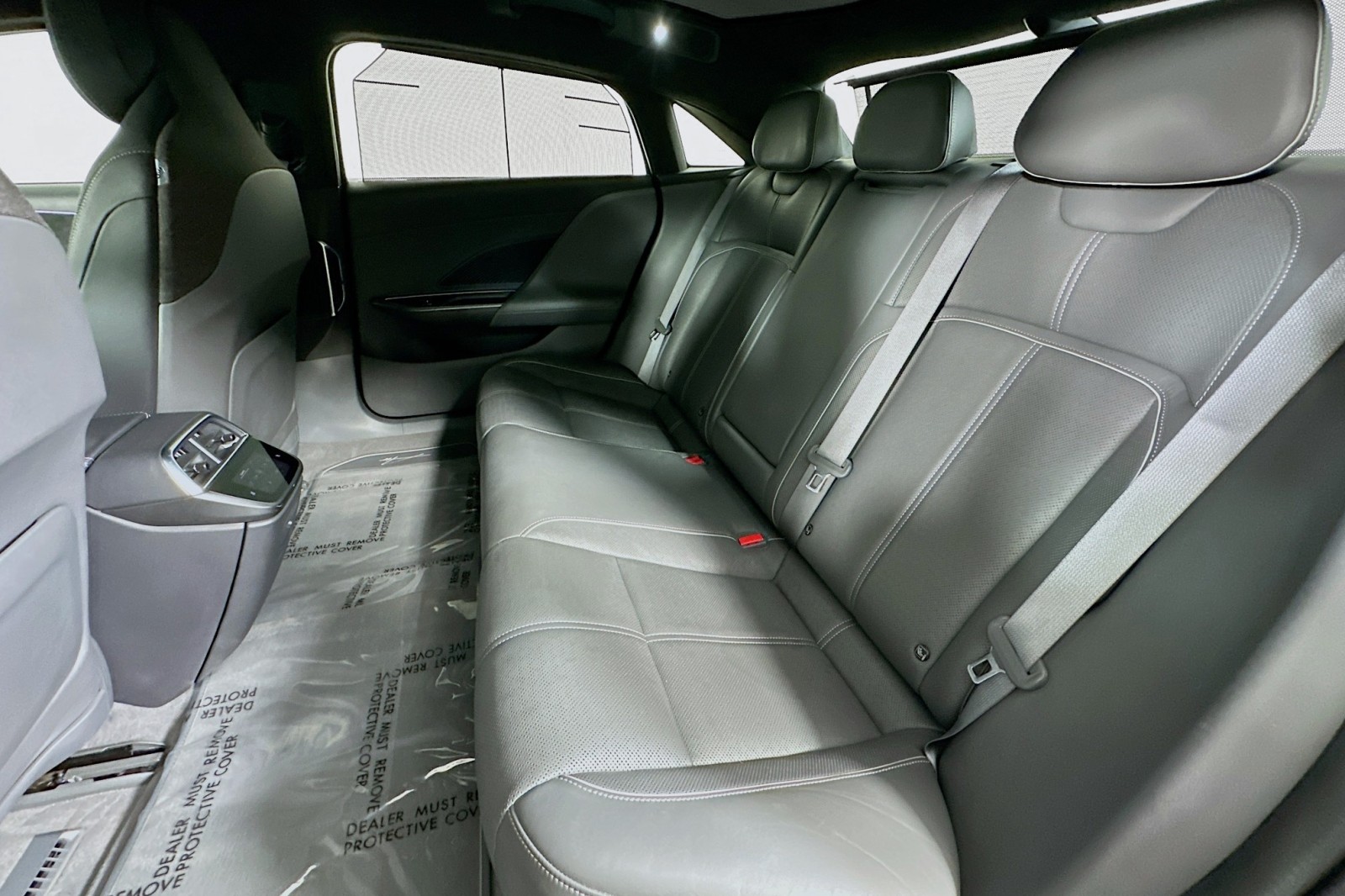 Used 2022 Infinite Black Lucid Grand Touring image 9