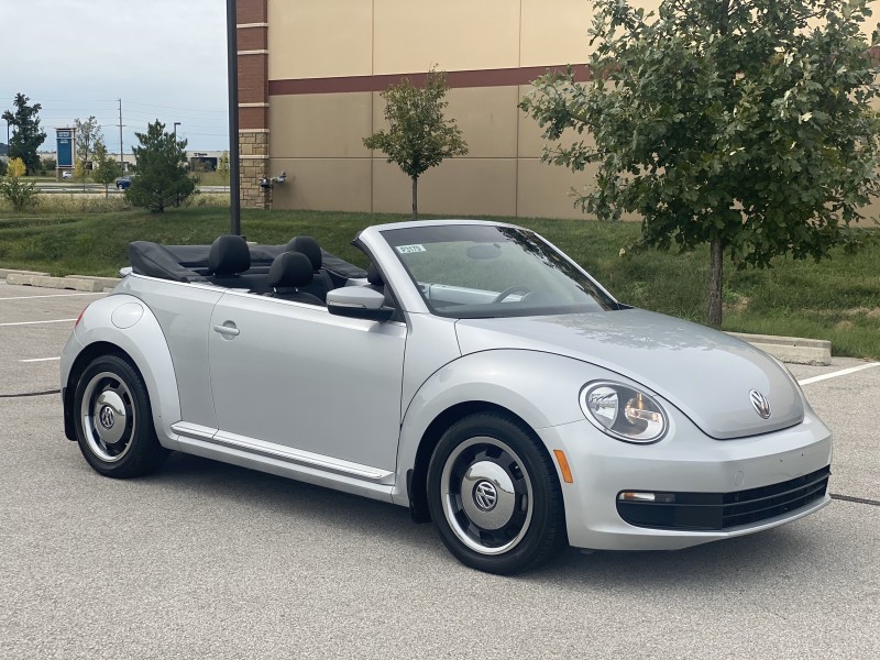 2013 Volkswagen Beetle Convertible 2.5L in CHESTERFIELD, Missouri