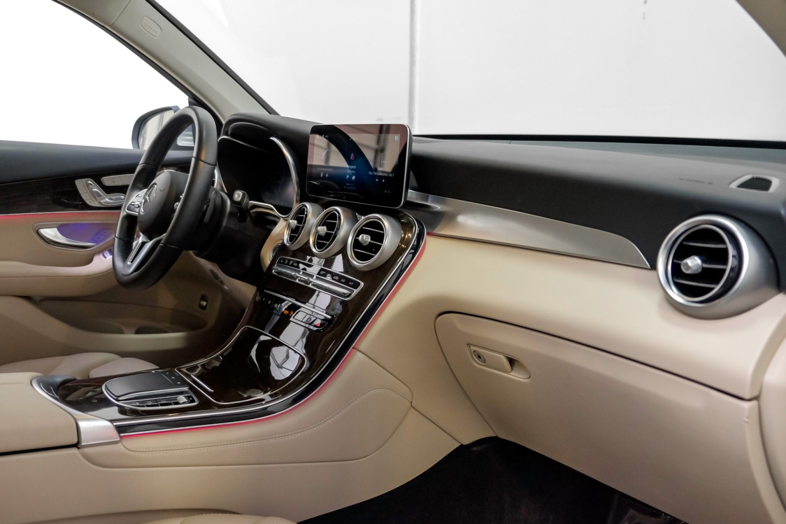 2021 Mercedes-Benz GLC 300 MultimediaPkg DrvrAsstPkg PanoRoof Boards Burm 16