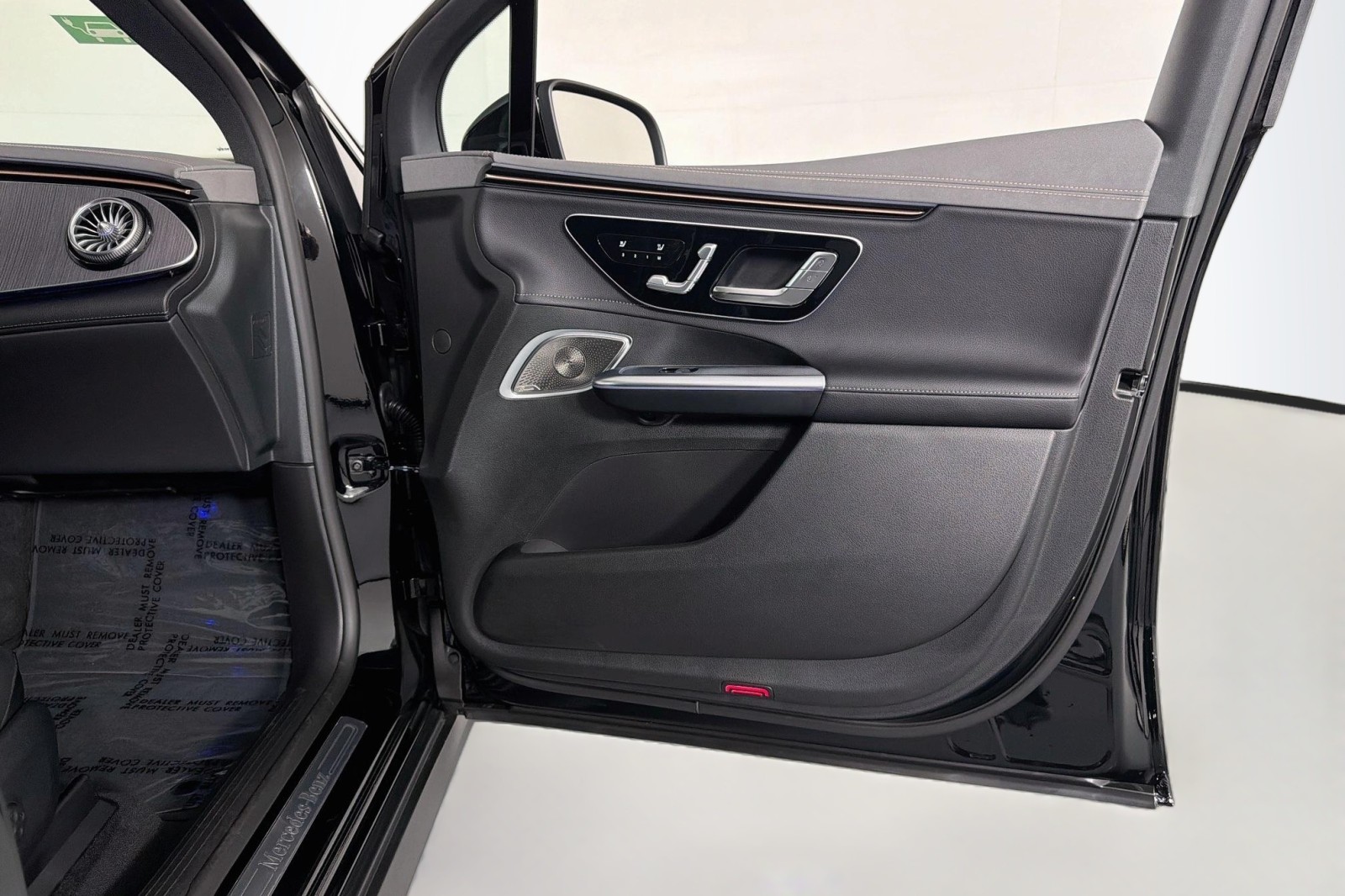 New 2027 Black Mercedes-Benz EQE 320 4MATIC® SUV image 22