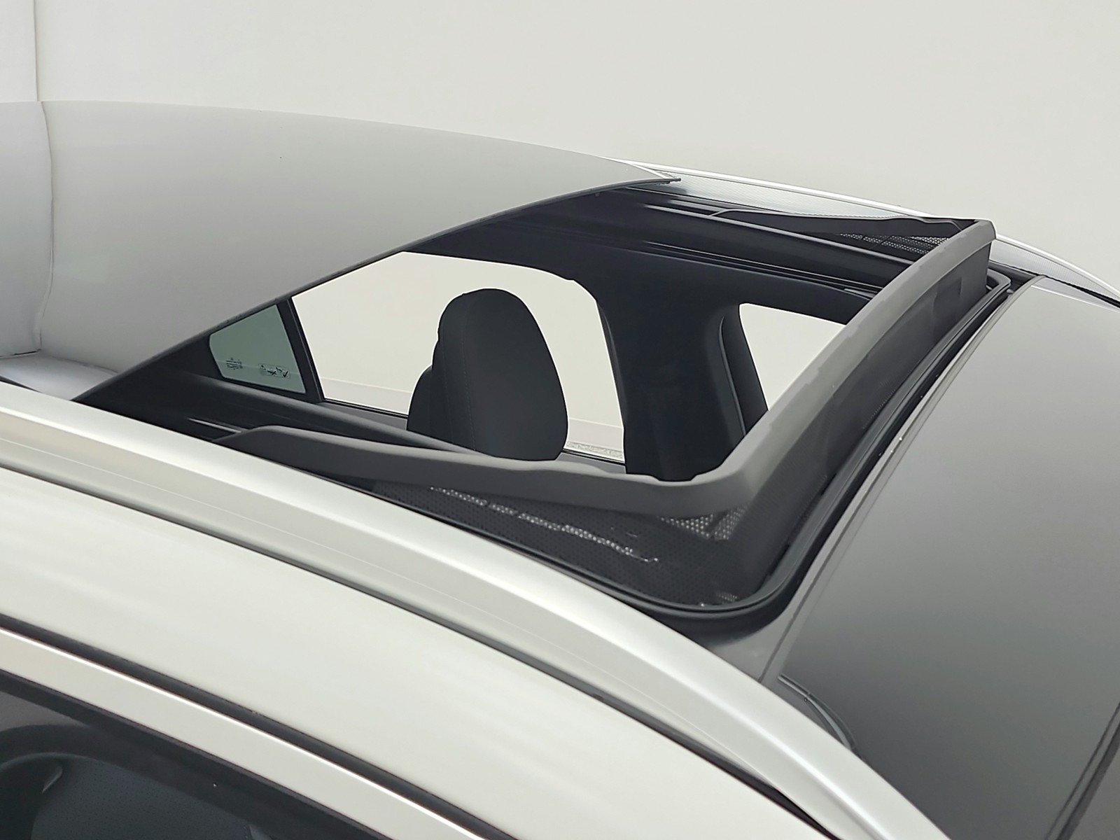 Certified Used 2025 Polar White Mercedes-Benz GLC 300 SUV image 29