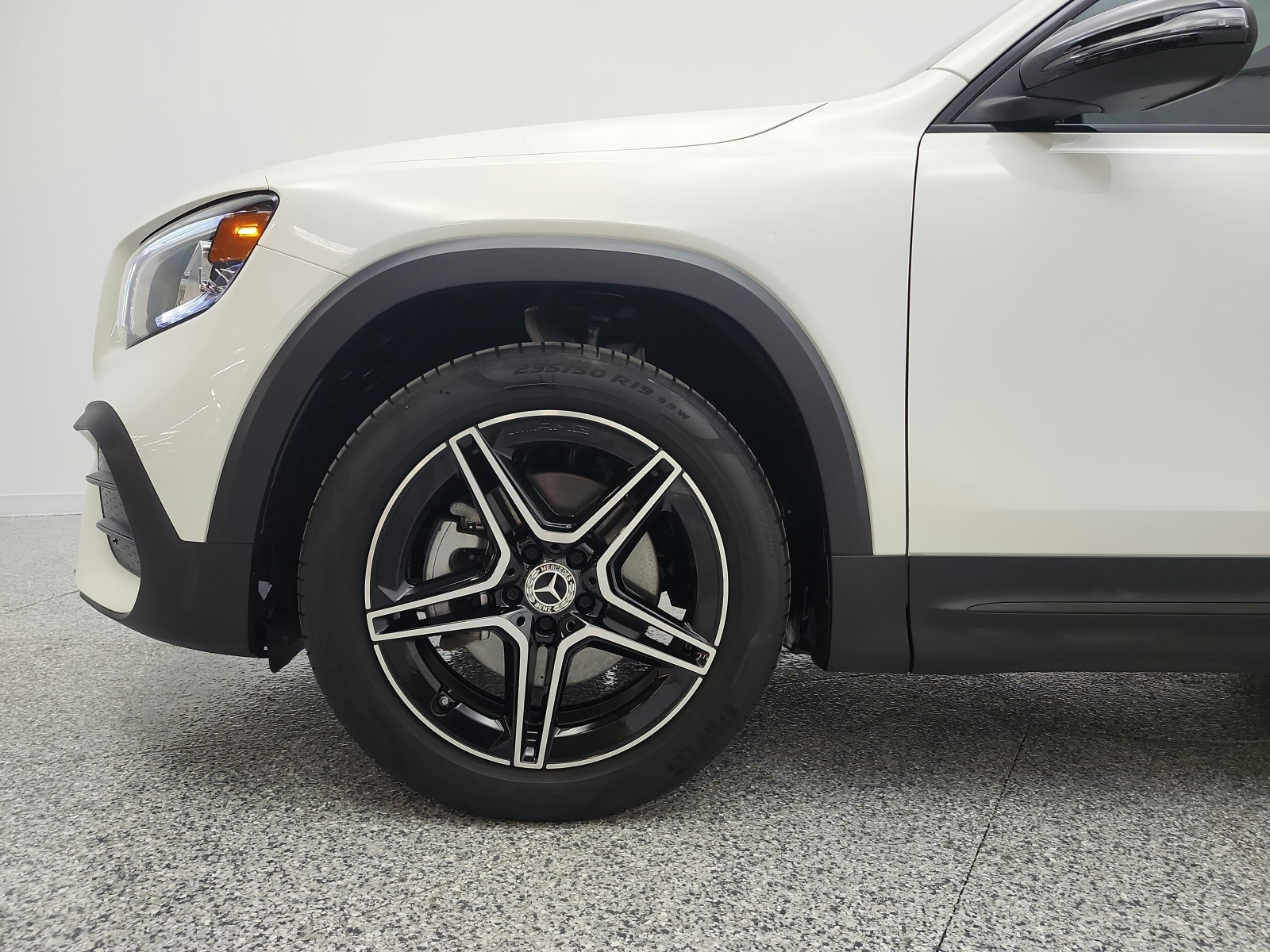 Used 2023 Polar White Mercedes-Benz GLB 250 SUV image 23