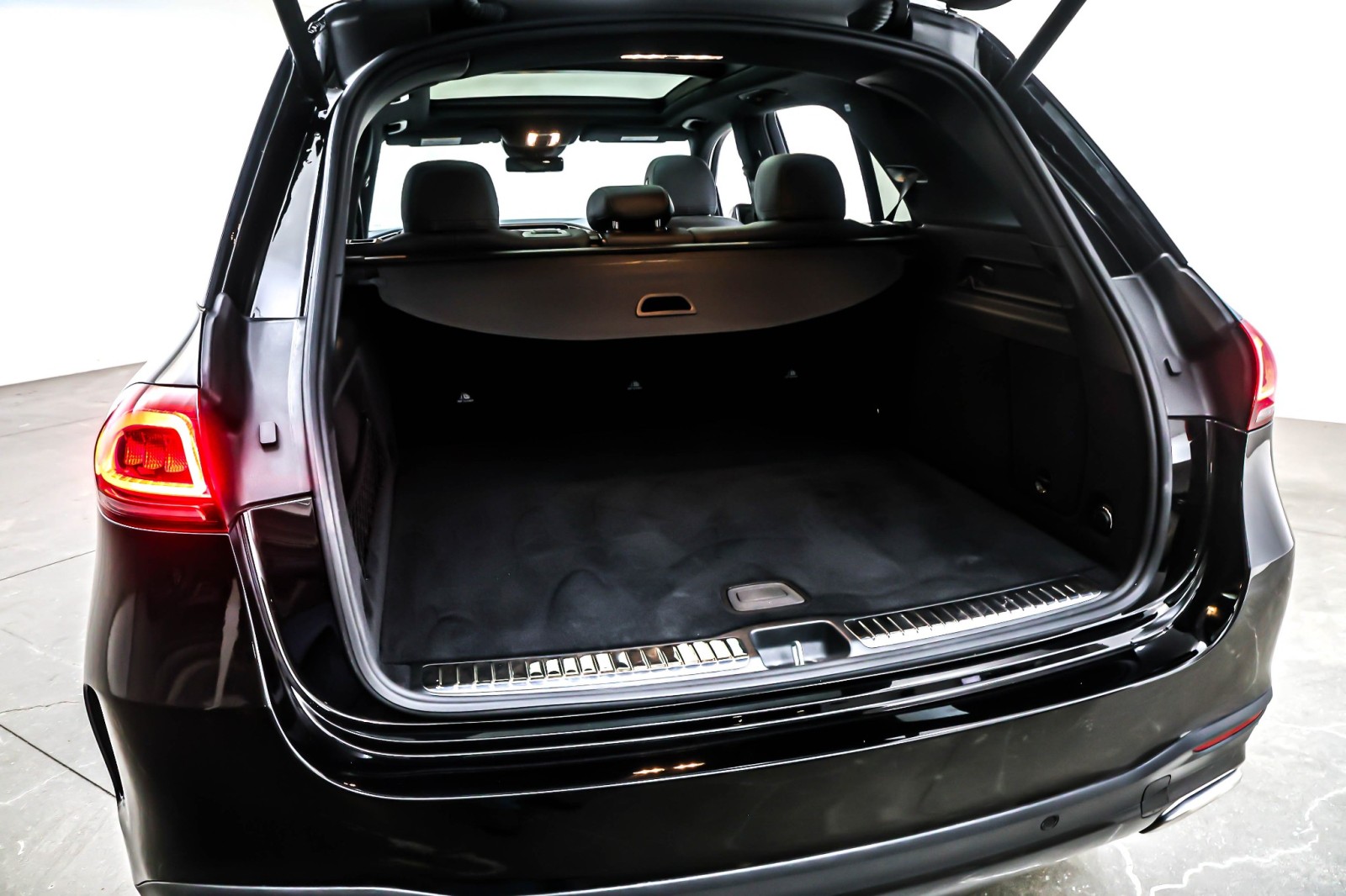 Certified Used 2022 Obsidian Black Metallic Mercedes-Benz GLE 450 4MATIC® SUV image 23