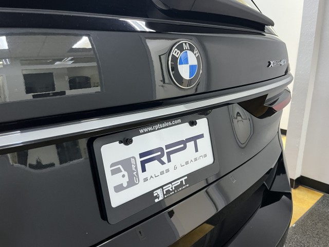 2023 BMW X7 xDrive40i 8
