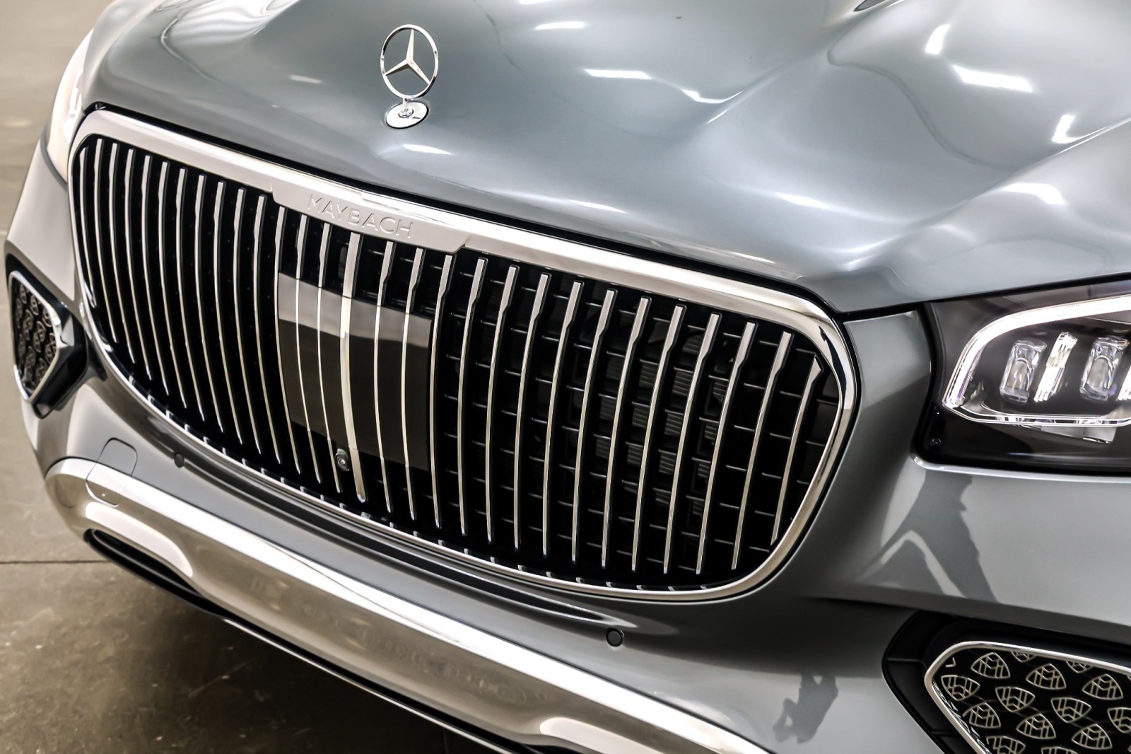 New 2026 Selenite Grey Metallic Mercedes-Benz Maybach GLS 600 image 13