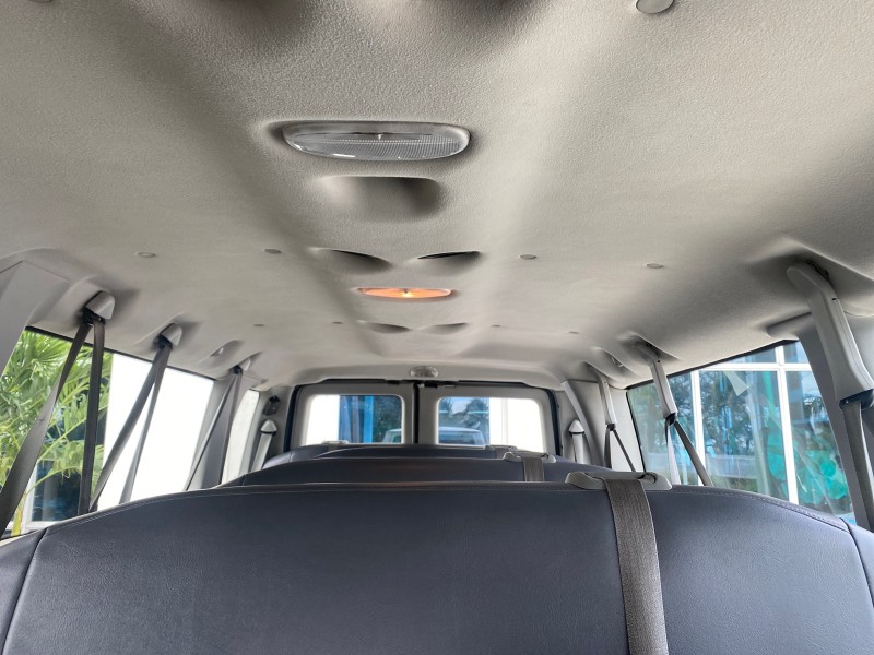 2008 Ford Econoline Wagon XLT 15 PASSENGERS E350 CLEAN in , 